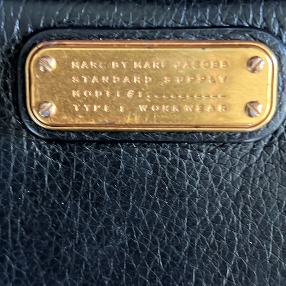 Marc by Marc Jacobs black leather zippered wallet - Picture 2 of 11